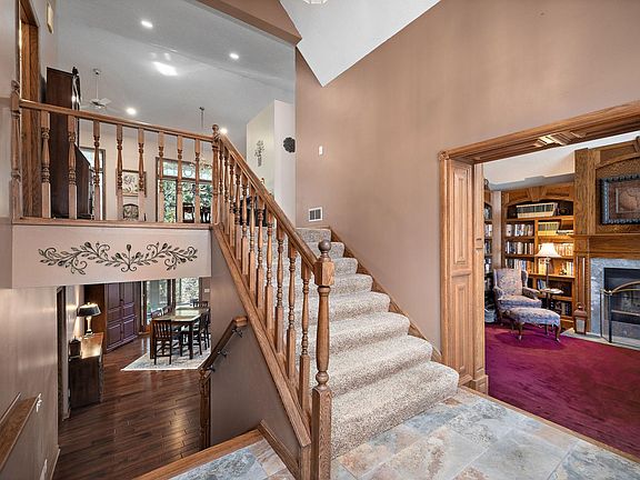 4th image of 4634 Parkcliff Dr