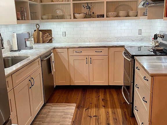 5th image of 29676 Bayshore Dr N