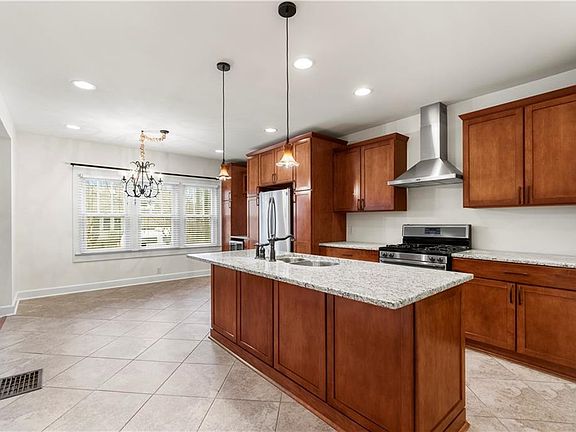 4th image of 5269 N Park Ave