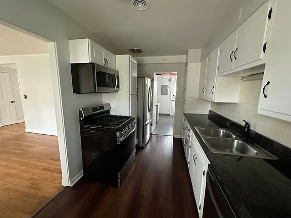 4th image of 612 Oak Ave #612
