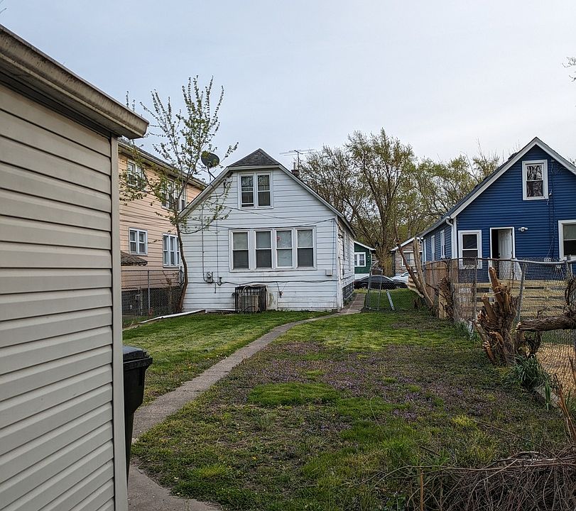 2nd image of 656 W 116th Pl
