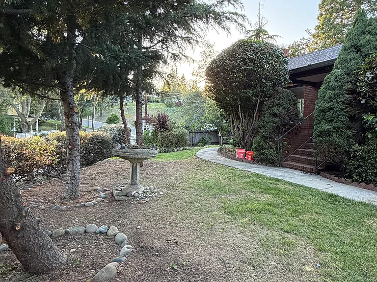 2701 Coloma St — Photo 2