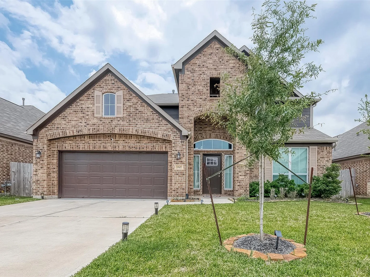 5 bed, 3.5 bath, 3937 sqft, $3,500 — Photo 1