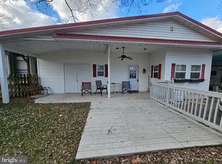 44 Hollow Ldg, Falling Waters, WV