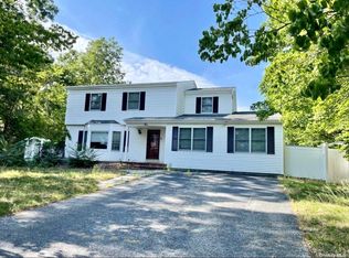 1 Cara Dr, Ronkonkoma, NY 11779