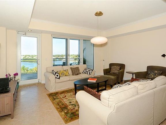 2nd image of 1660 Summerhouse Ln Suite 502
