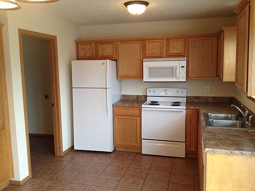 2nd image of 250 Clay St