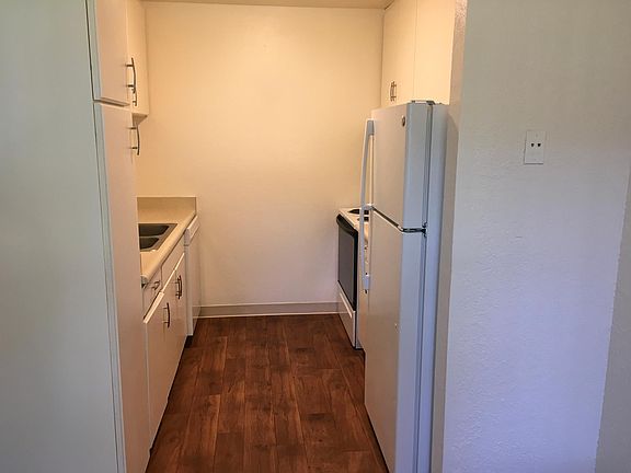 2nd image of 1003 N Peach Ave APT 139