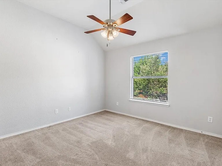 1121 London Dr — Photo 39