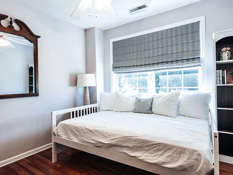 Full bedroom