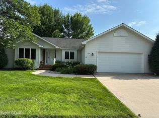 615 49th Ave S, Grand Forks, ND 58201