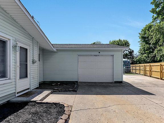4th image of 1116 Gibson Rd