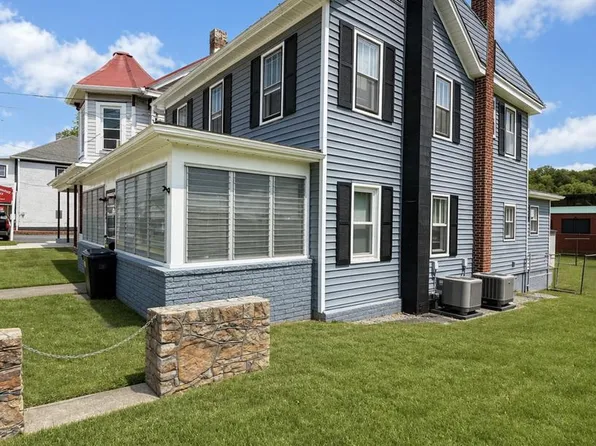 262 N Washington St, Berkeley Springs, WV 25411