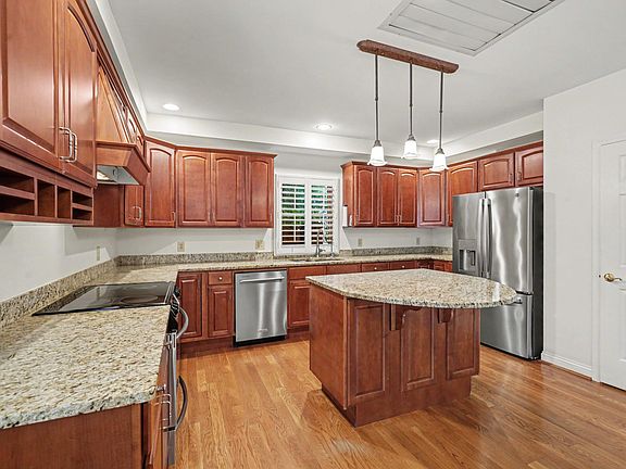 4th image of 1519 Bottomwood Dr