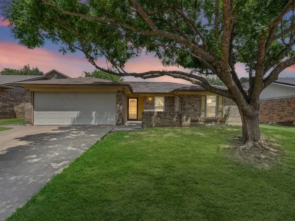 7516 Evergreen Dr, Watauga, TX 76148
