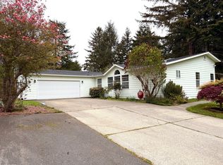 1157 8th St NE, Bandon, OR 97411