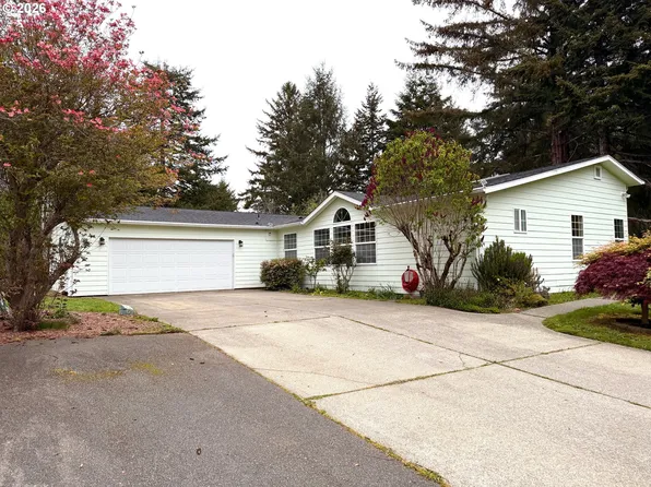 1157 8th St NE, Bandon, OR 97411