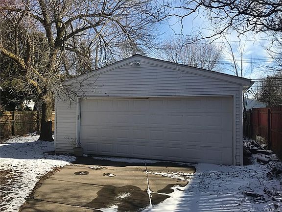 3rd image of 419 Walton Dr