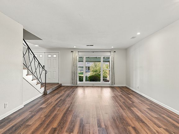5th image of 1325 Sumac Cir