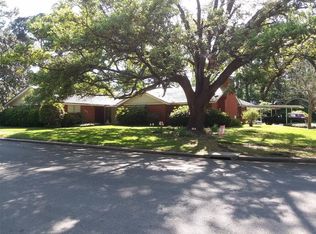 1002 S College Ave, Cleveland, TX 77327