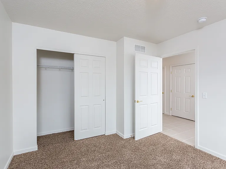 48 Silverlight Way — Photo 2
