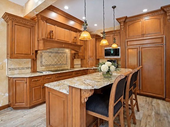 4th image of 49 Cherokee Ct