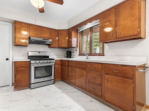 4th image of 520 Woodland Dr