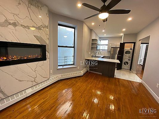 1st image of 952 Bergen St #9