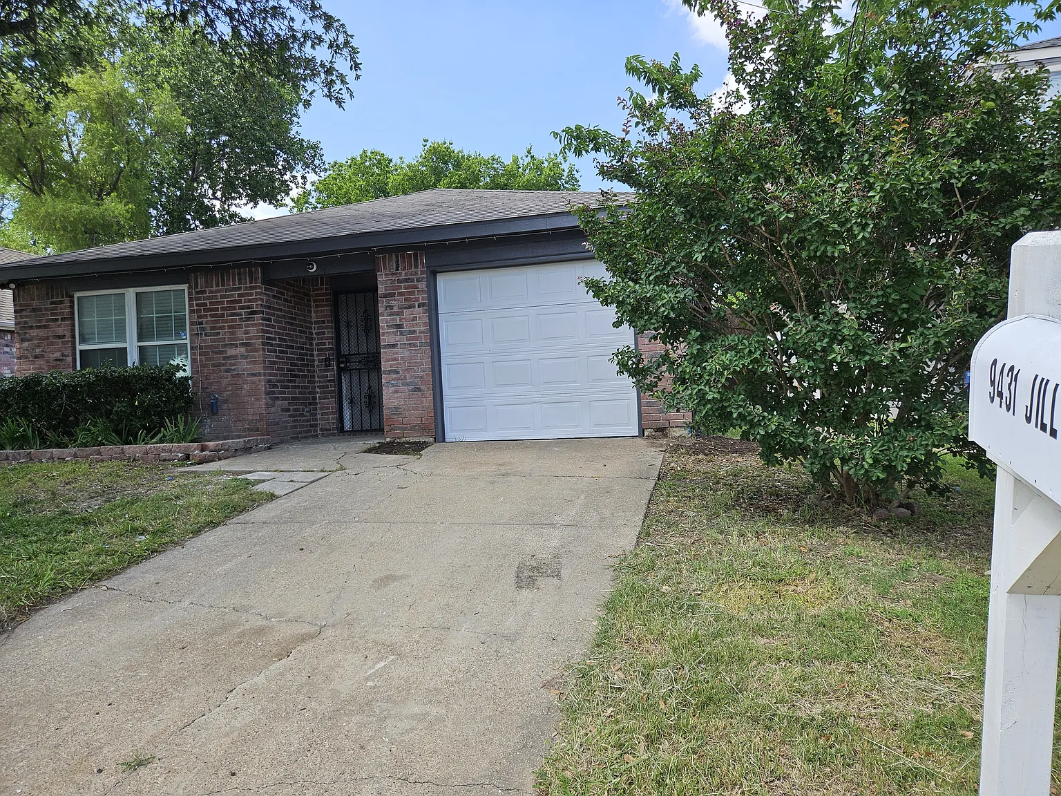 4 bed, 1415 sqft, $2,100 — Photo 2
