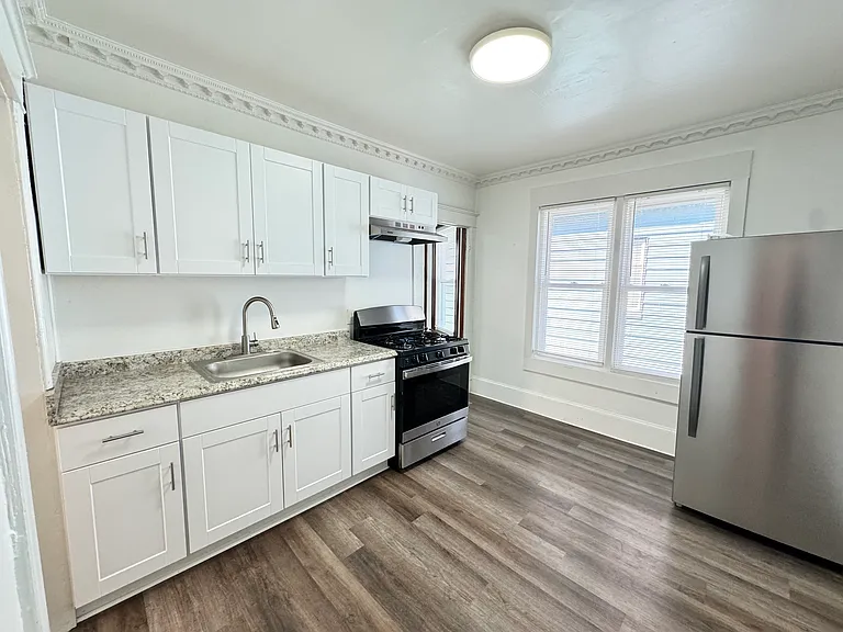 40 Lincoln Ave #2 — Photo 2