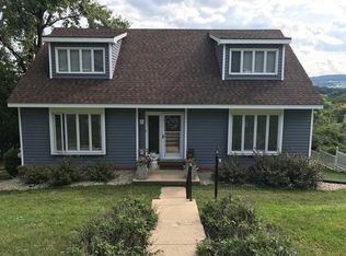 10 Hawthorne Rd, West Lawn, PA 19609