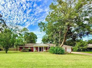 204 Hillcrest Dr, Alvin, TX 77511