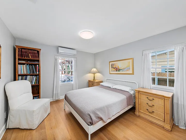 250 Soledad Place — Photo 30