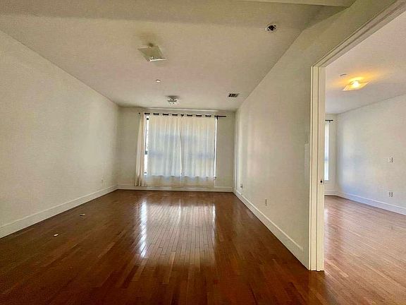5th image of 181 Scholes St #1D