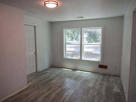 4th image of 2705 Summer Ave