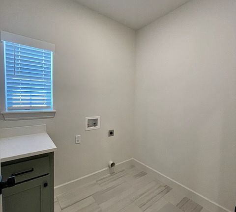 3rd image of 1013 Parker Ln
