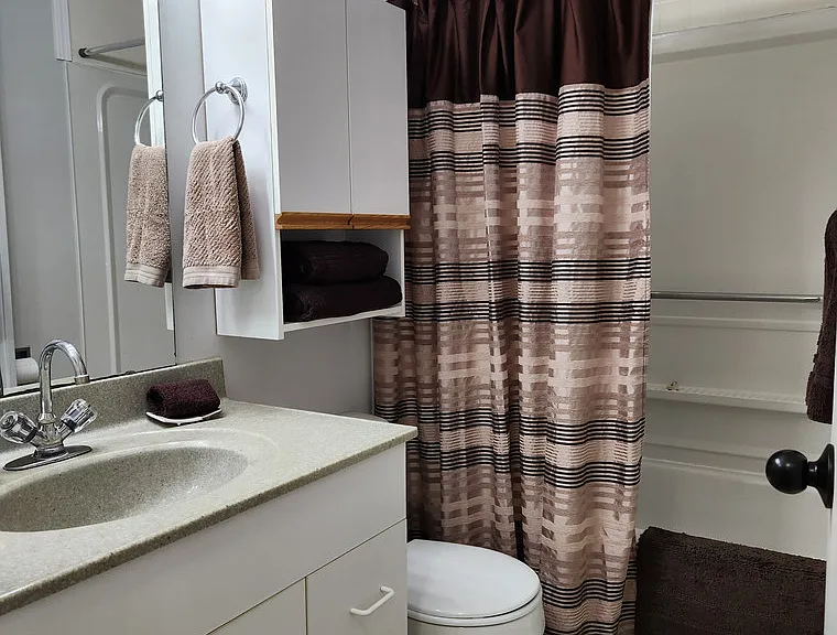 19 Newcombe Cres #M — Photo 15