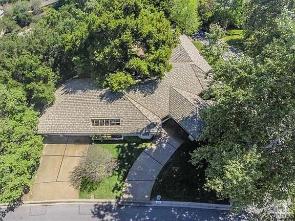 5th image of 4014 Cresthaven Dr