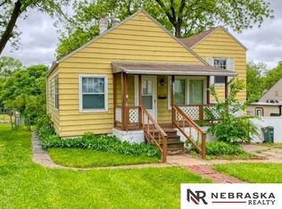 8201 Oakwood St, Omaha, NE 68127