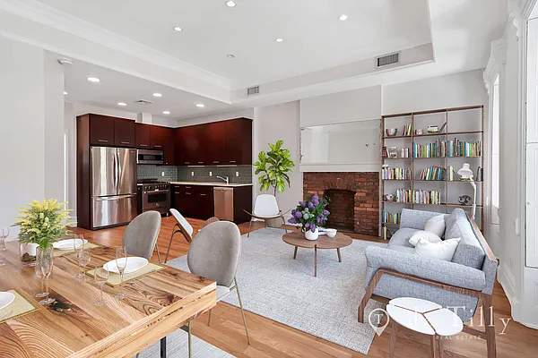 Sold by DE TILLY REAL ESTATE | media 11