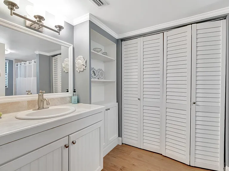 701 Avenue L — Photo 17