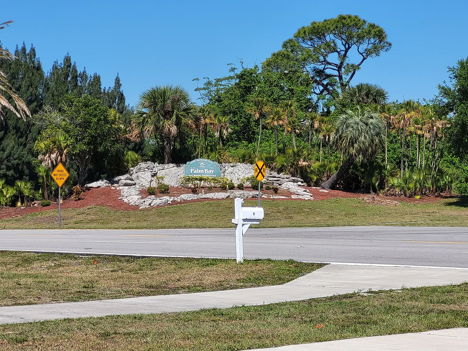 2 bed, 740 sqft, $1,350 — Photo 2