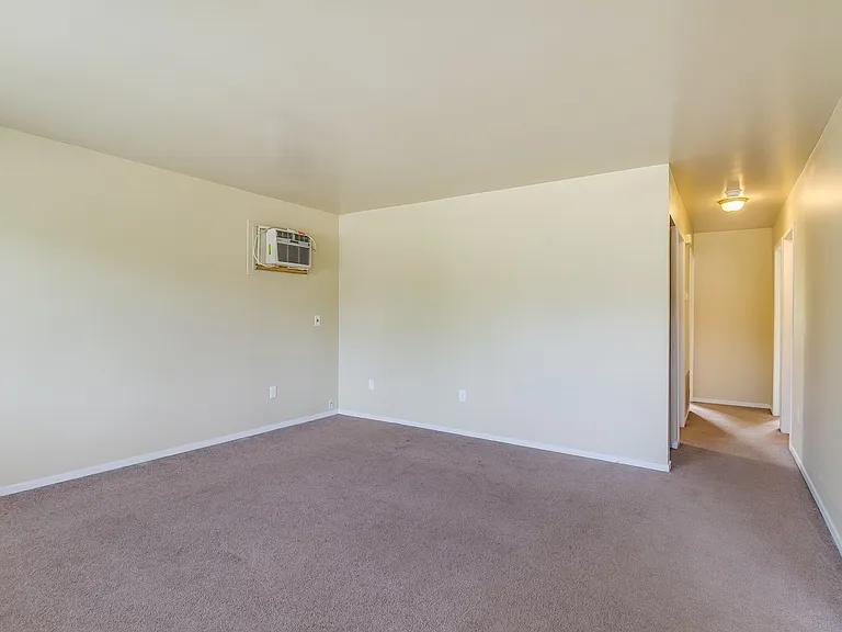 425 Meadow View St — Photo 2