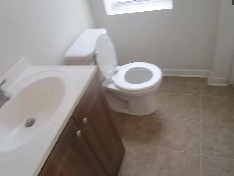 827 E Madison St — Photo 3