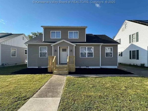 1052 Harrison St, Milton, WV 25541