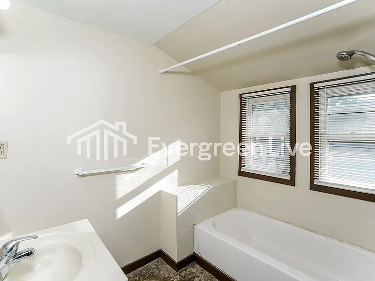 5147 N 58th St — Photo 14
