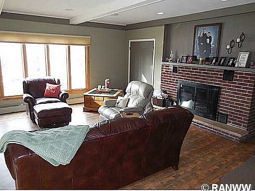 5th image of 306 Woodlawn Ave N