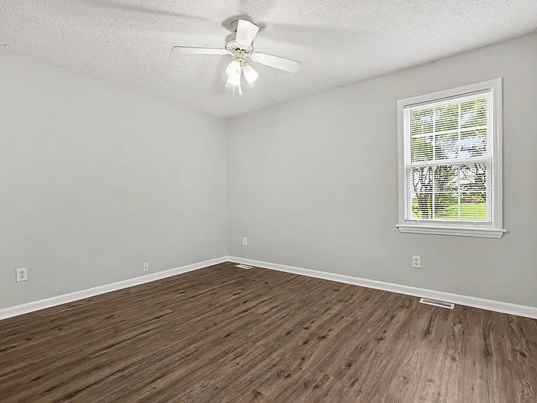 200 Waterford Dr — Photo 20