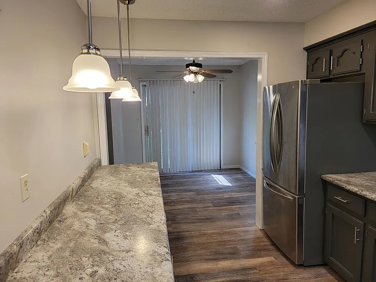 307 SE Greystone Dr — Photo 10