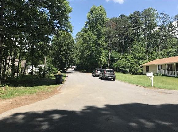 2nd image of Seven Oaks Dr